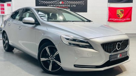 VOLVO V40 2016